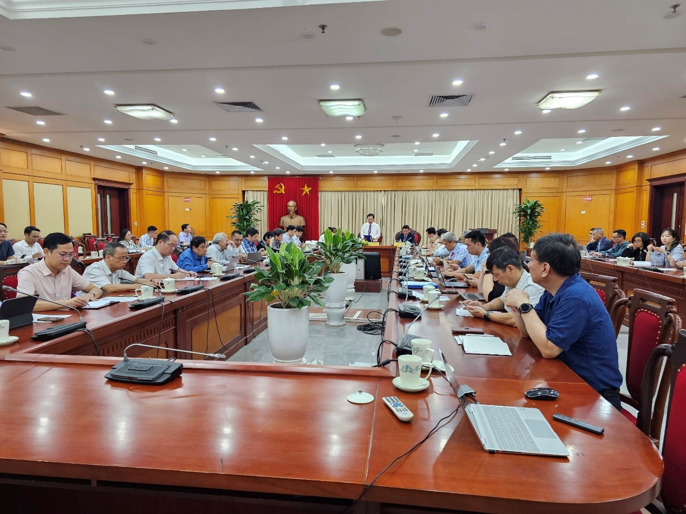 Hội thảo khoa học “Chuyển đổi năng lượng, năng lượng mặt trời và lưới điện thông minh: từ nghiên cứu, phát triển và đổi mới công nghệ đến ứng dụng”