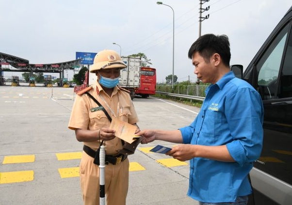 Ra quân xử lý phương tiện kinh doanh vận tải