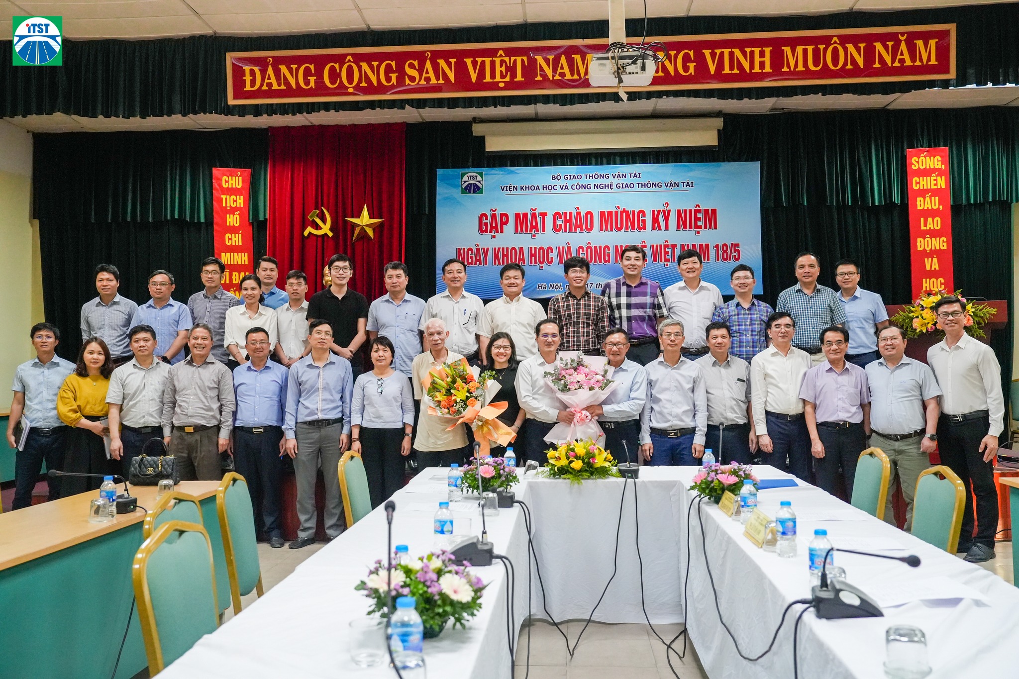 Gặp mặt các nhà khoa học chào mừng ngày Khoa học và công nghệ Việt Nam 18/5